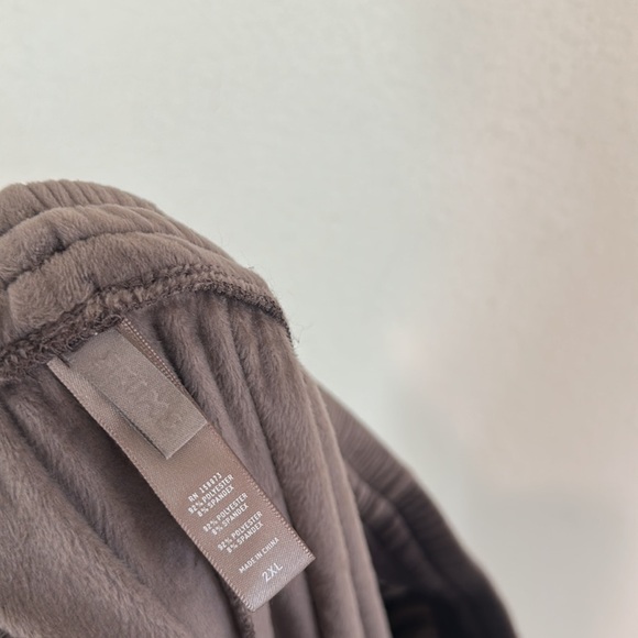 Skims Velour Wide Leg Pull On Sweatpants - Picture 7 of 7